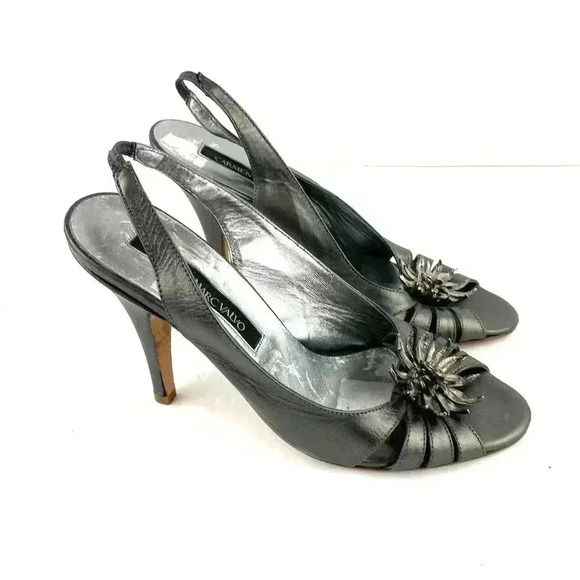 Carmen Marc Valvo Grey High Heels Metallic Sz 6.5 Metal Floral Center - Picture 1 of 15